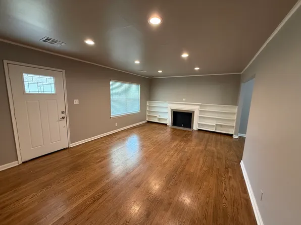 2741 E 2nd St S, Tulsa, OK 74104
