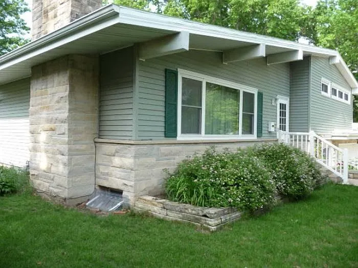 Building Photo - 2504 Clearview Dr