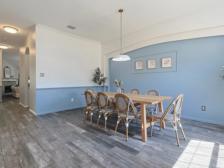 2402 Blue Holly Dr — Photo 9