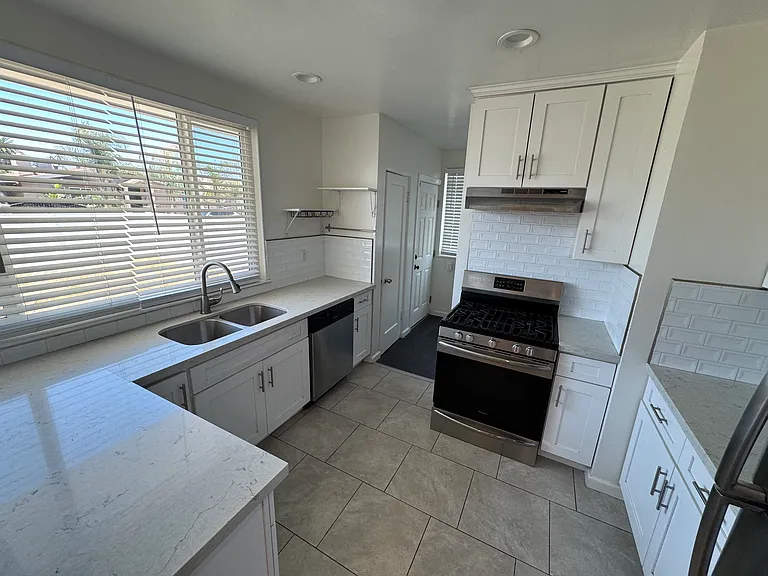 6302 Denny Ave — Photo 5