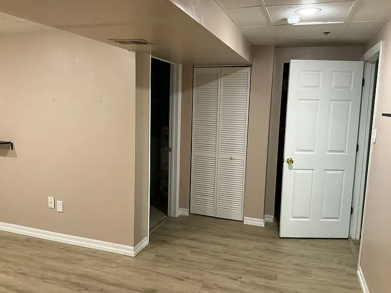 1049 Royal Dr — Photo 51