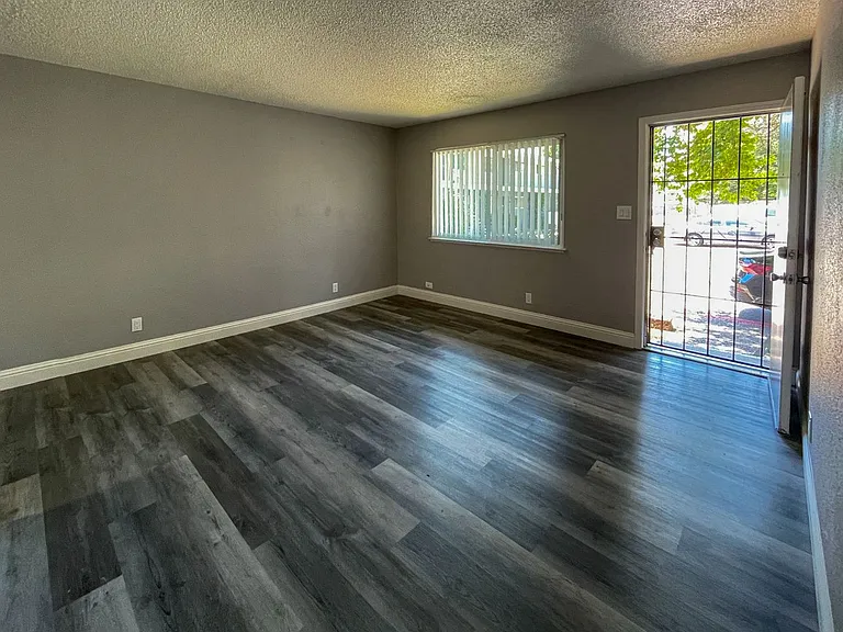 Oak Ridge Apartments — Photo 9