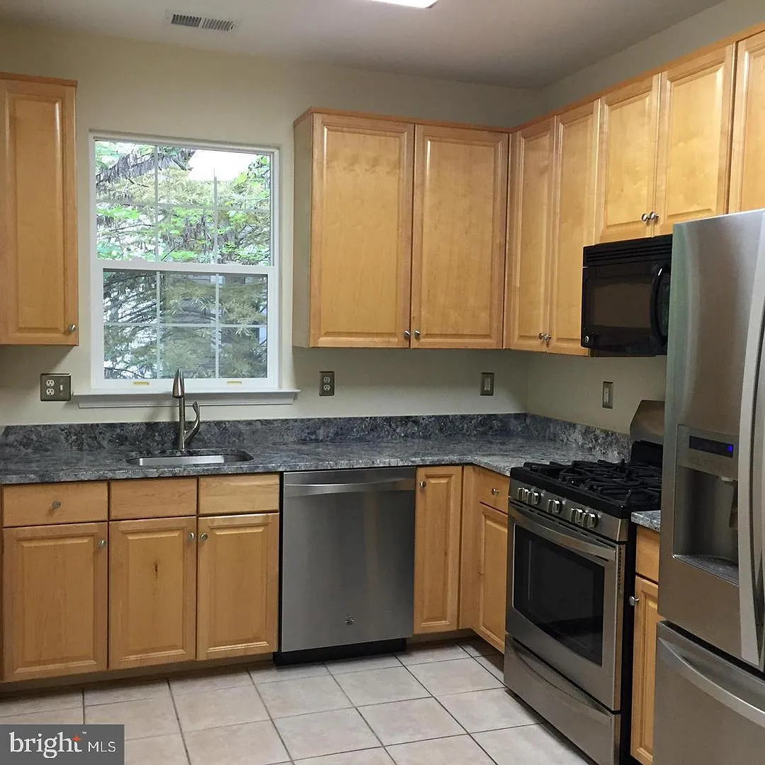 2 bed, 2.0 bath, 1527 sqft, $2,950 — Photo 4