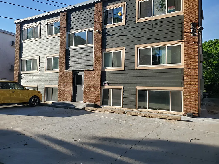 418 7th St SE #101 — Photo 11