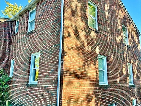 4th image of 5220 Old Oxford Ln
