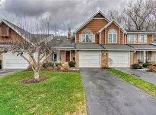 18 Eaglesfield Way, Fairport, NY 14450