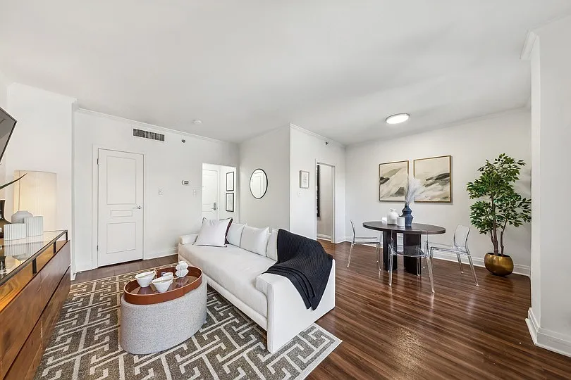 The Seneca Apartments — Photo 4