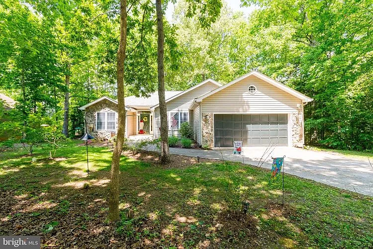 104 Cedar Ct photo 1