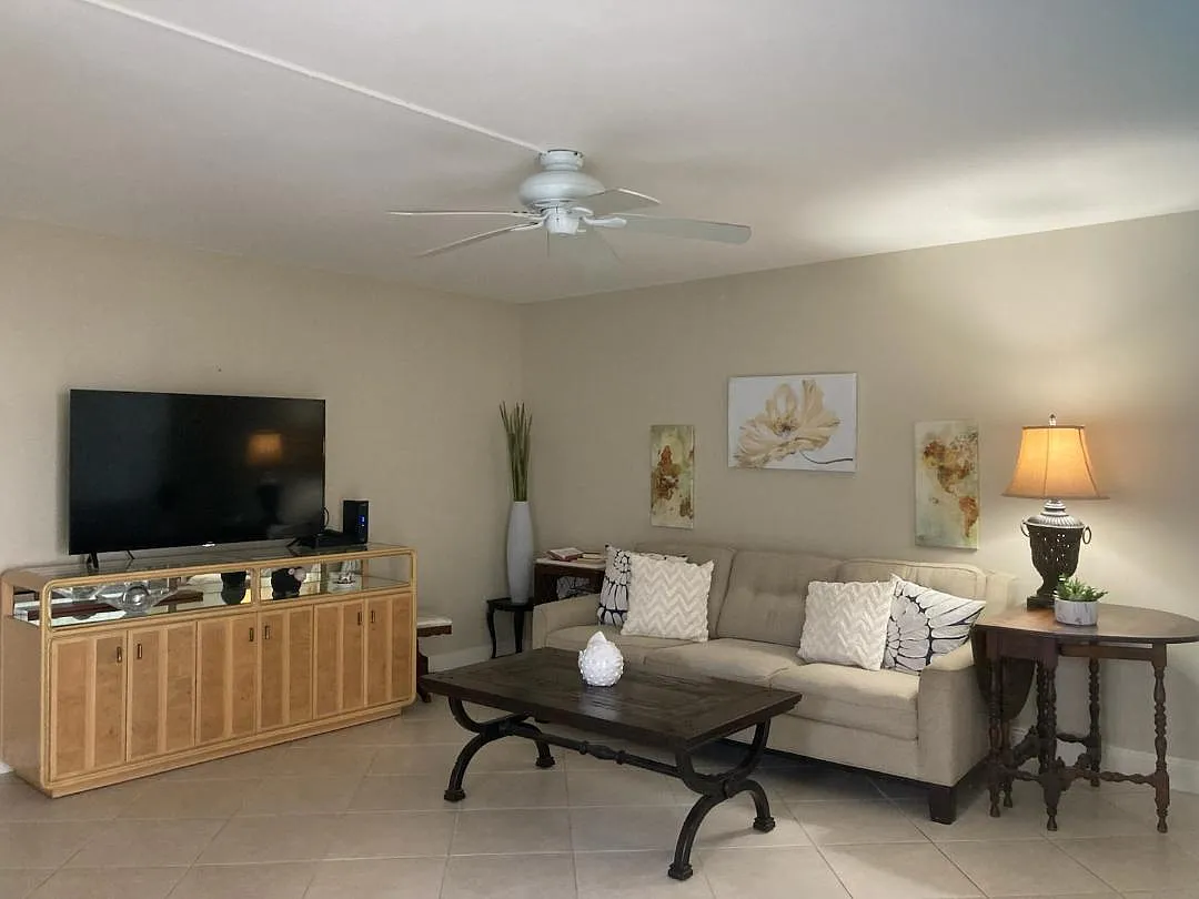 Photo 2 of 10 - 445 Saxony Way #445 - Delray Beach, FL Building Photo - 445 Saxony Way #445