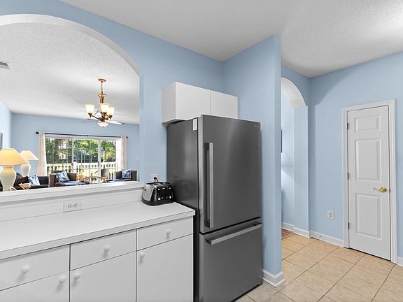 3rd image of 5825 Catalina Dr. #923