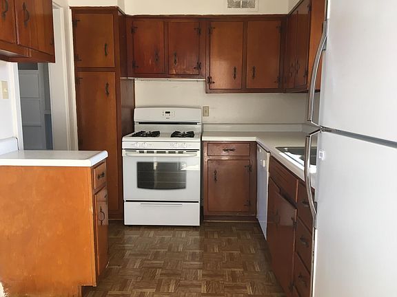 2nd image of 5050 Chestnut Dr