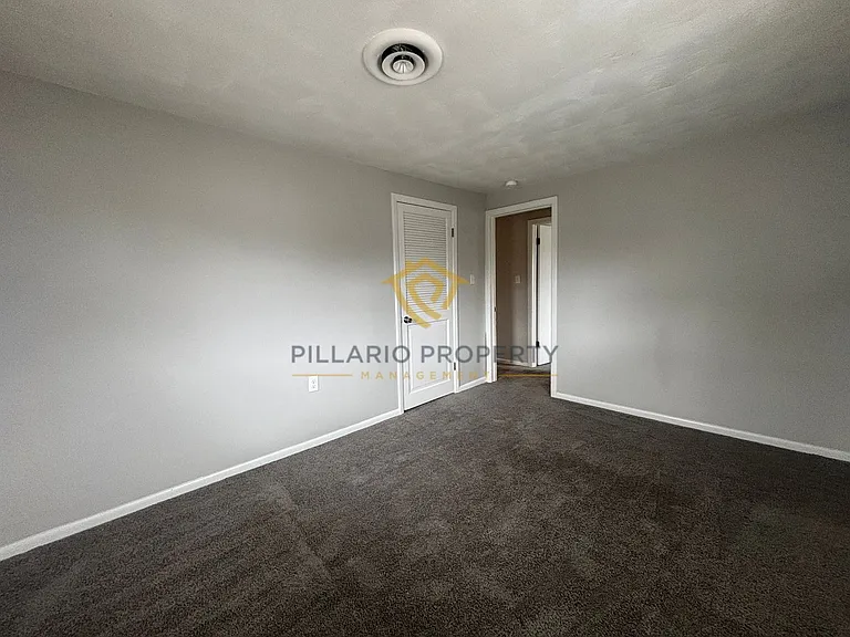 2422 Coyner Ave — Photo 9