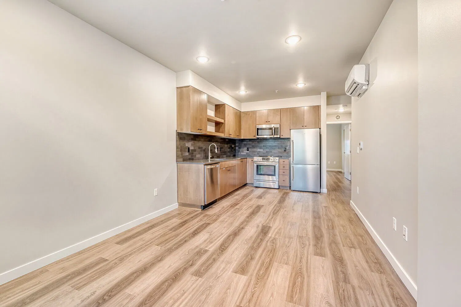 1 bed, 1.0 bath, 534 sqft, $1,379 — Photo 2
