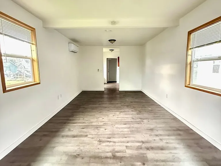 913 E Market St — Photo 5
