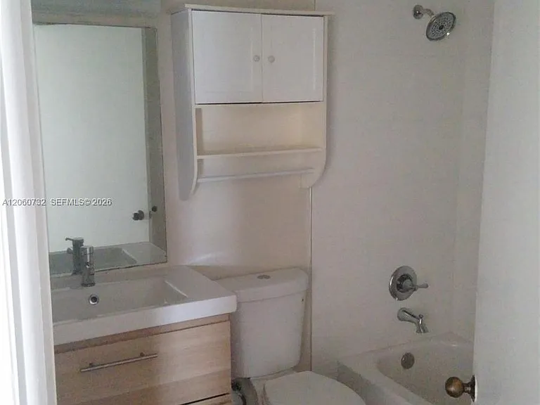 8290 Lake Dr #510 — Photo 3