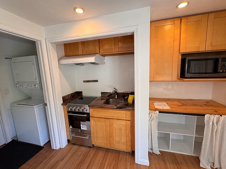 726 Marion Ave — Photo 4