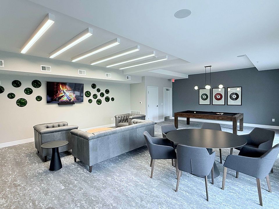 Vista Riverwest - Game Room