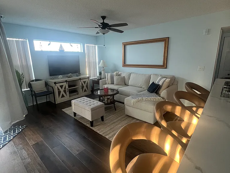 8960 Colonnades Ct E #938 — Photo 5