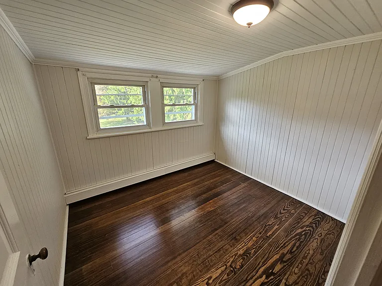 School House Ln — Photo 29