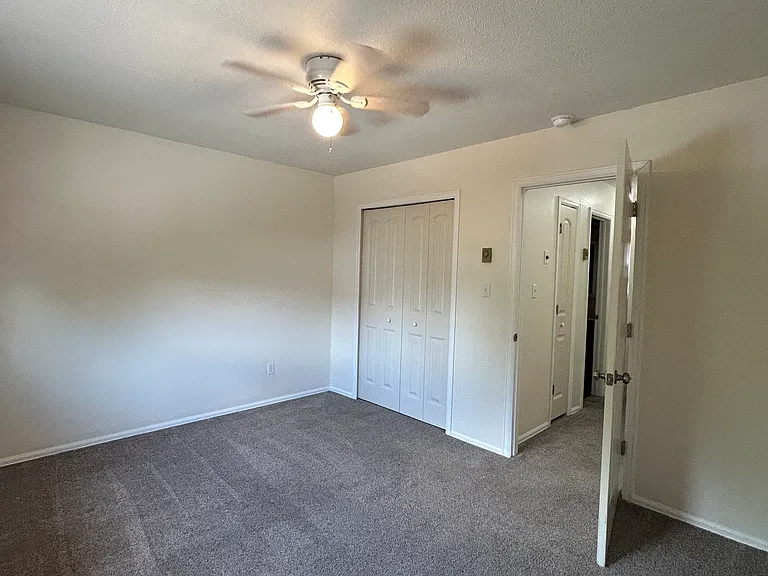 13 Royal Crest Dr #D — Photo 15