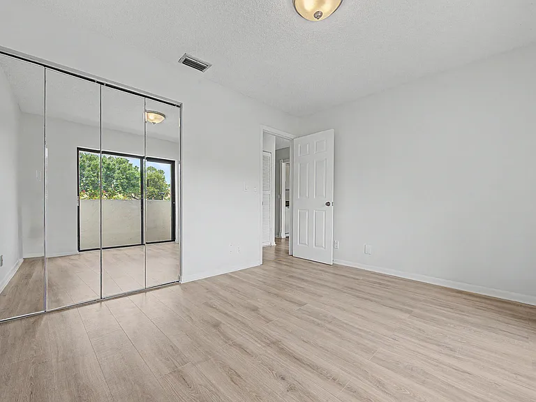 3386 Lucerne Park Dr — Photo 12
