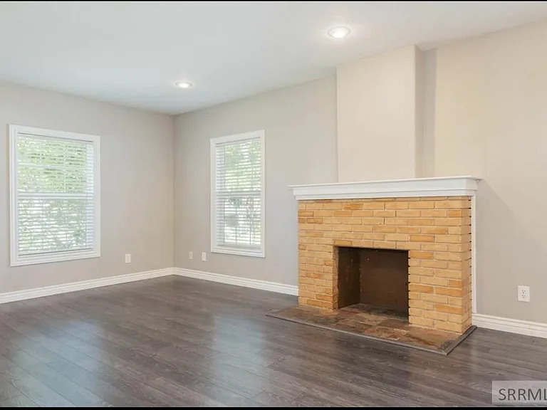 594 J St — Photo 7