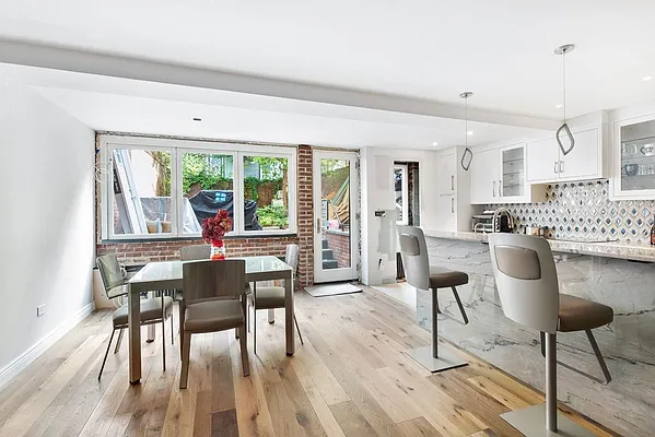 Rented by Compass | media 25