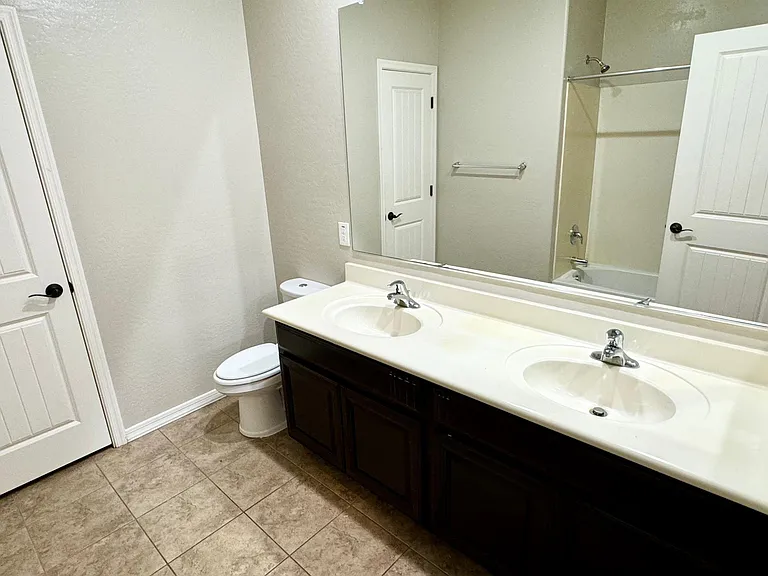 233 N Crosscreek Dr — Photo 10