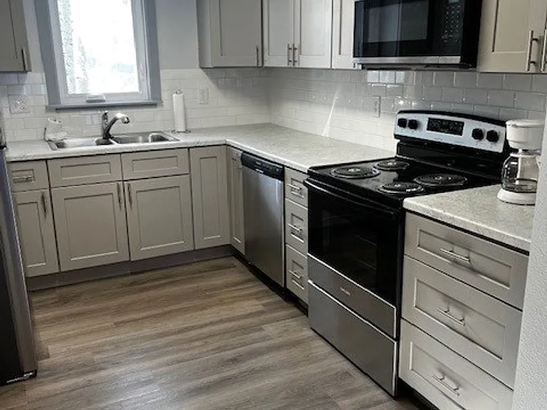 250 Cove Blvd #3 — Photo 4