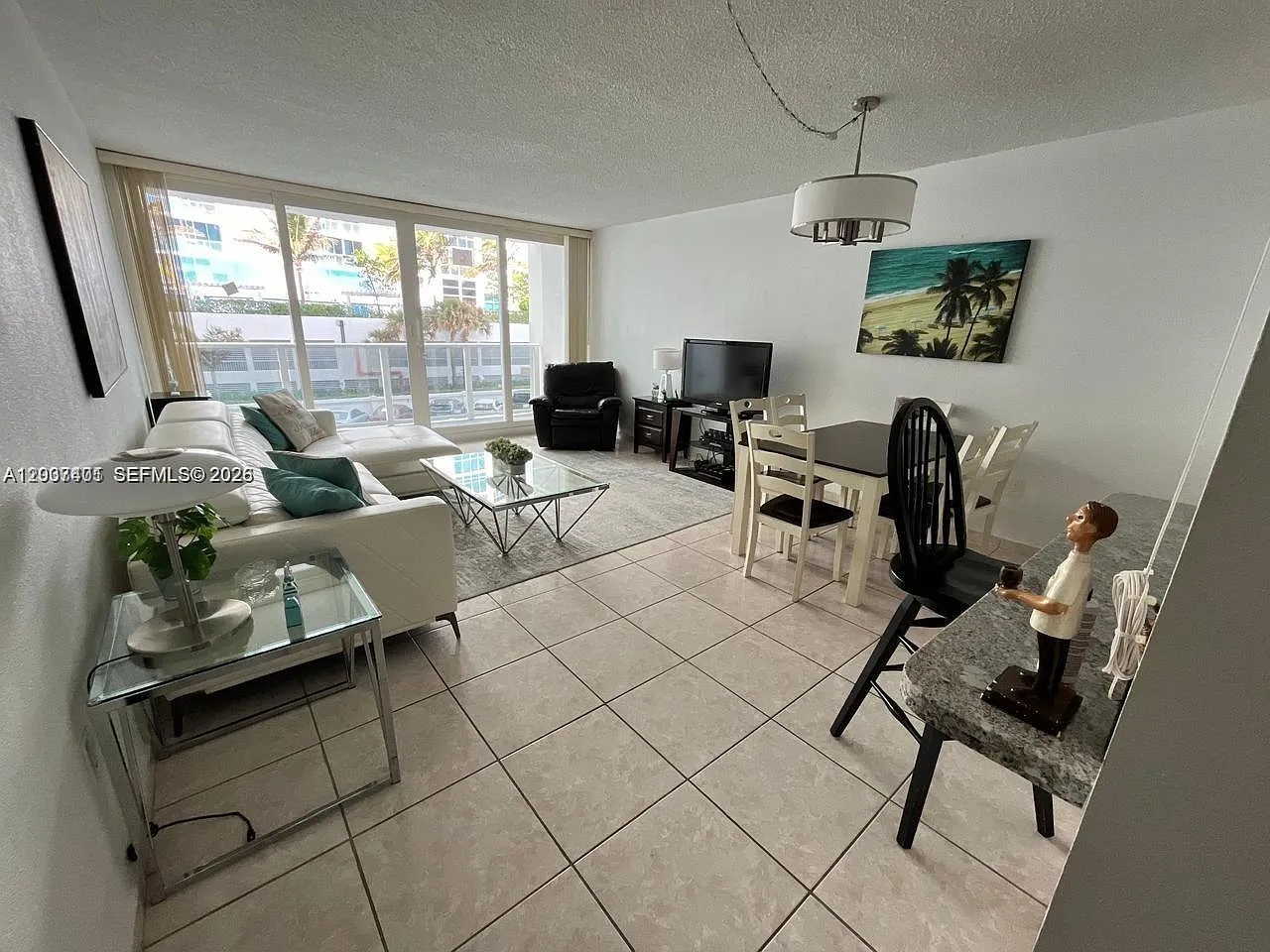 Alexander Towers Condo — Photo 4
