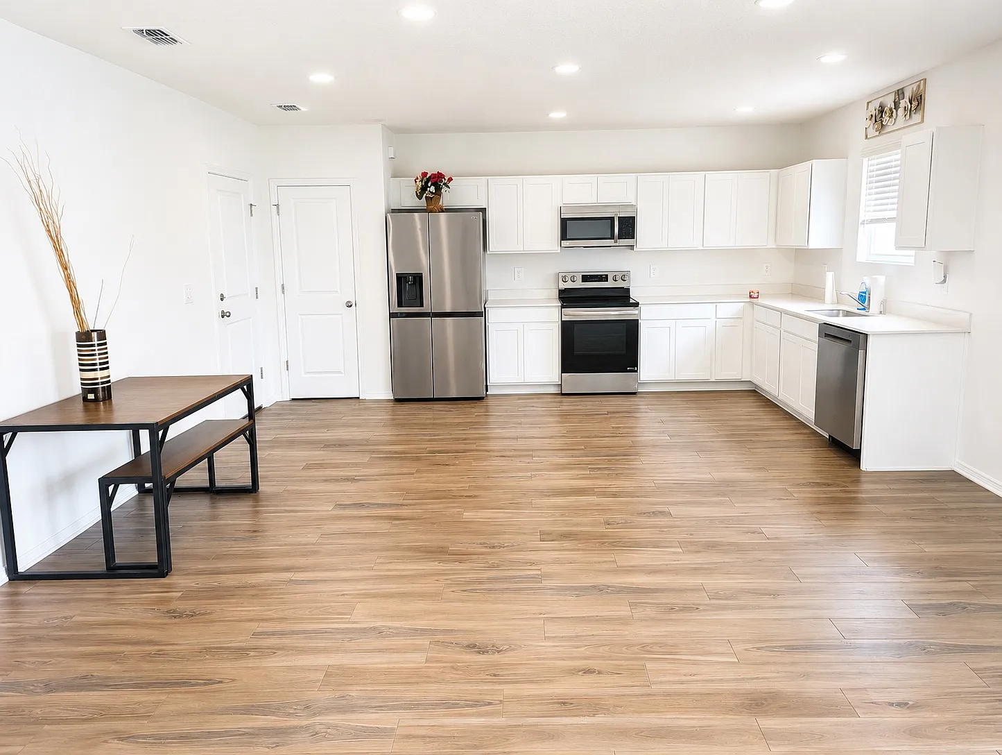 4 bed, 2.5 bath, 1980 sqft, $3,000 — Photo 4