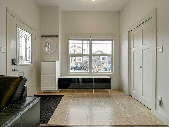 2nd image of 406 S Twinriver Rd W