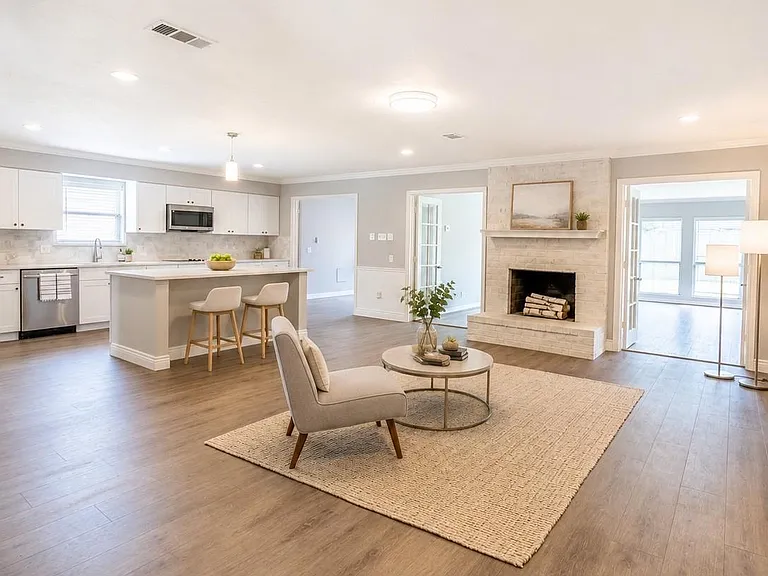 14011 Wickersham Ln — Photo 7