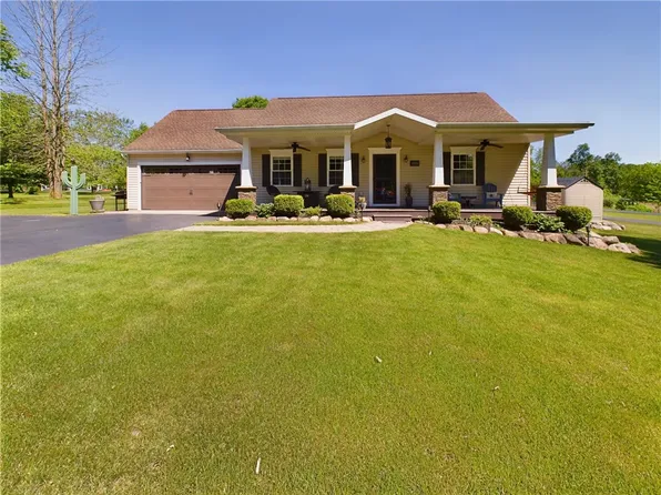 2321 Vandy Dr, Palmyra, NY 14522