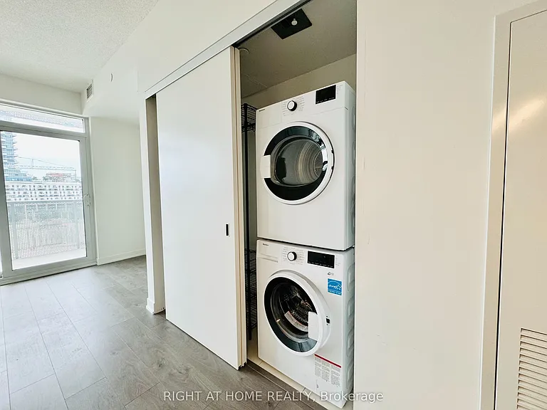20 Richardson St #404 — Photo 15