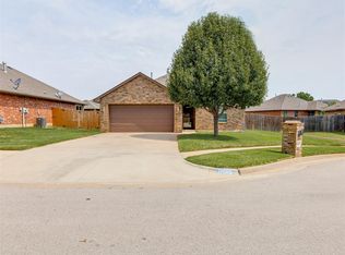 11109 SW 39th Ct, Mustang, OK 73064