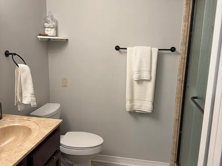 121 Spring Dr — Photo 29