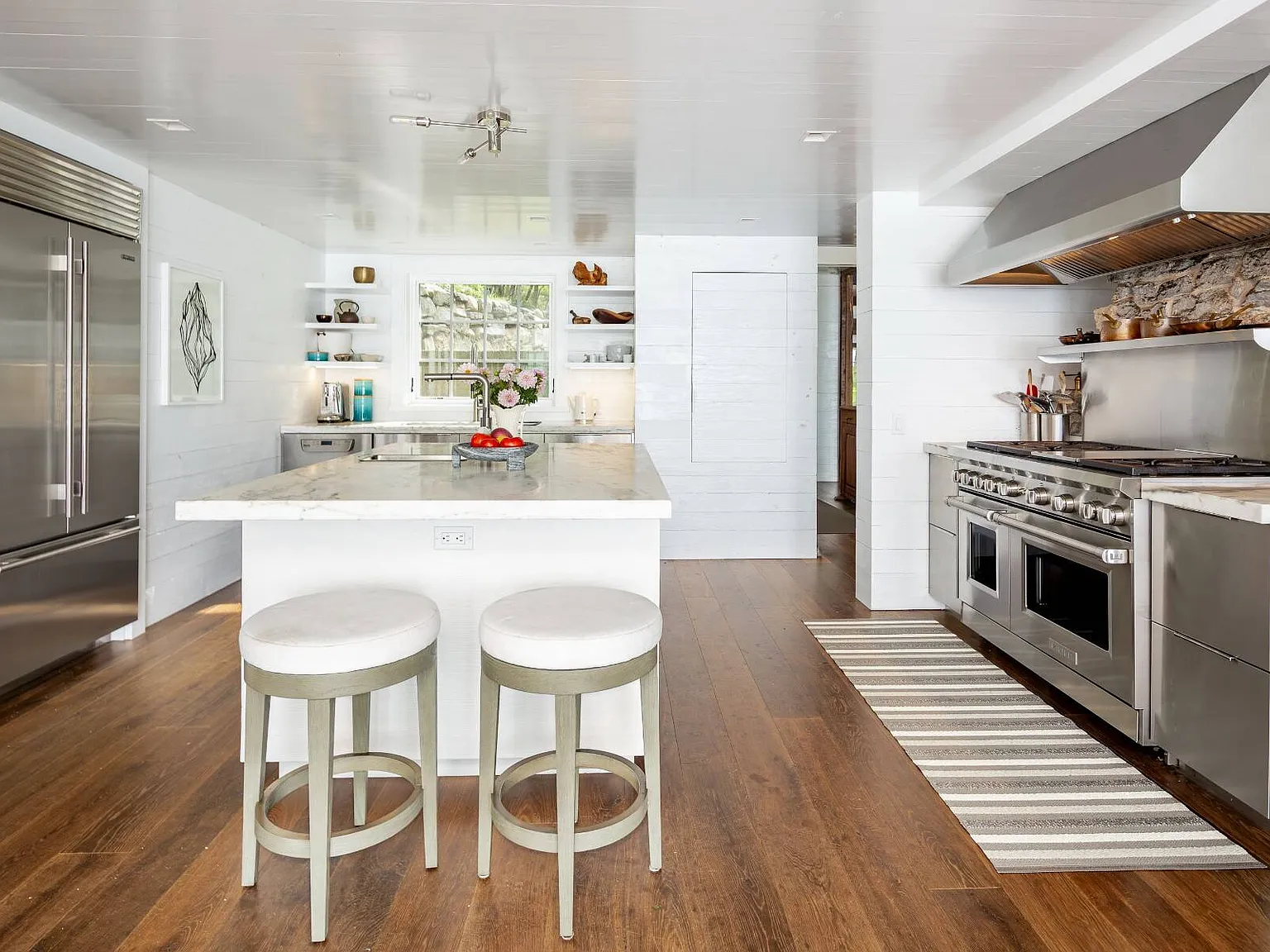 Private Waterfront Paradise with Elevated Style — Photo 4