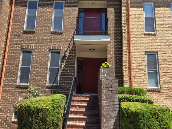 1733 Cy Ct, Vienna, VA 22182