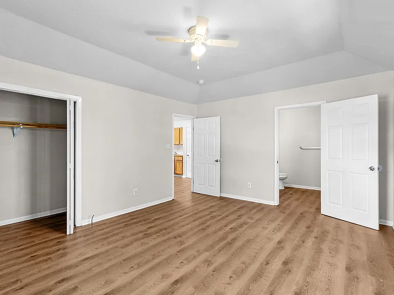 1628 Gordon St — Photo 10