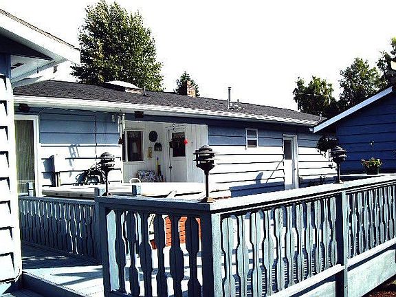 larger hottub on deck