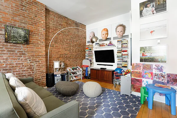 Rented by AVENUE 8 INC | media 5