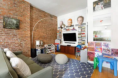 Rented by AVENUE 8 INC