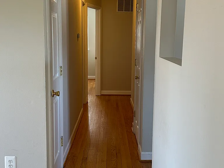 Hallway to bedrooms