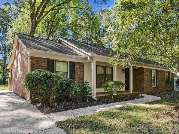 9112 Sardis Forest Dr, Charlotte, NC 28270