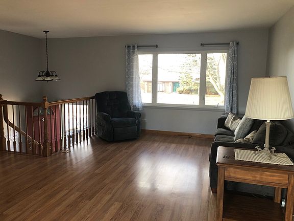 2nd image of 30W235 Argyll Ln