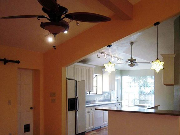 4th image of 374 Palmetto St