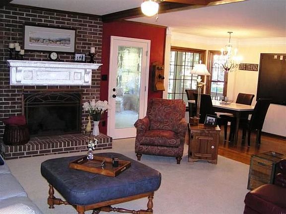 3rd image of 5901 Chapel Creek Ct