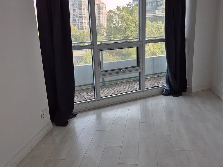 2212 Lake Shore Blvd W #516 — Photo 6