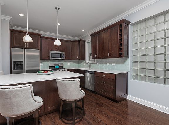 2nd image of 1027 N Winchester Ave #1